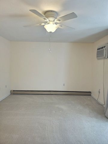 171 Bayberry Hill Ln 171, Leominster, MA 01453