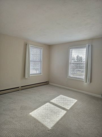 171 Bayberry Hill Ln 171, Leominster, MA 01453