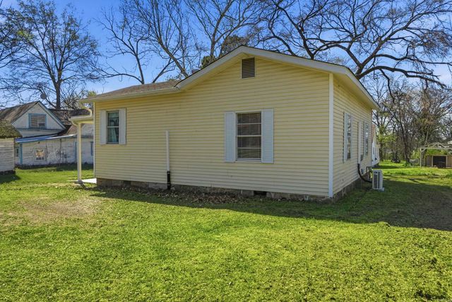 202 N Griffin Street, Morrilton, AR 72110
