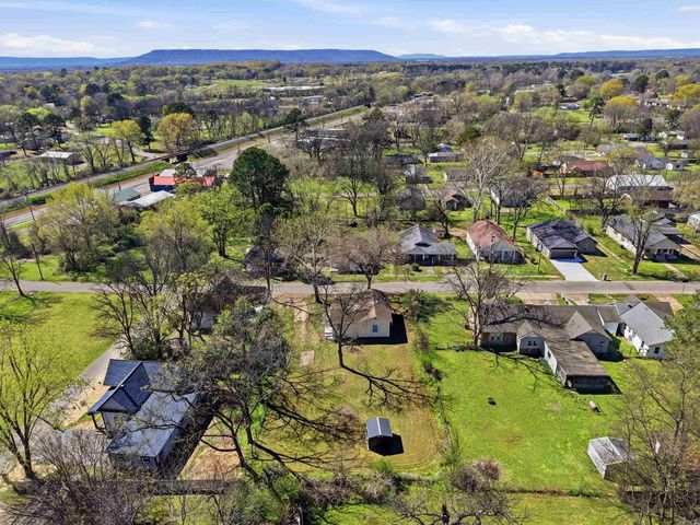 202 N Griffin Street, Morrilton, AR 72110