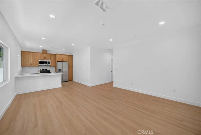 2939 10th Avenue, Los Angeles, CA 90018