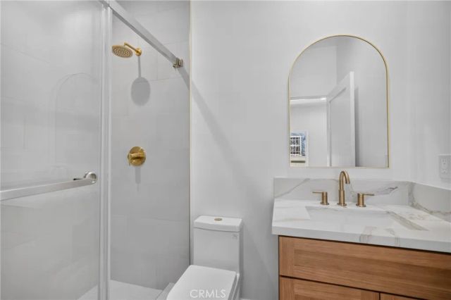 2939 10th Avenue, Los Angeles, CA 90018
