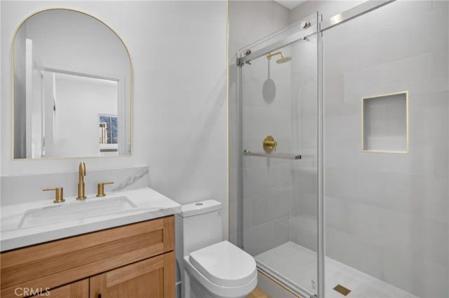 2939 10th Avenue, Los Angeles, CA 90018