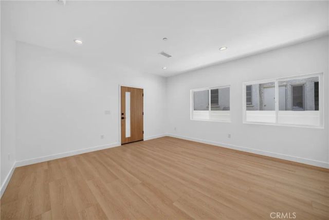 2939 10th Avenue, Los Angeles, CA 90018
