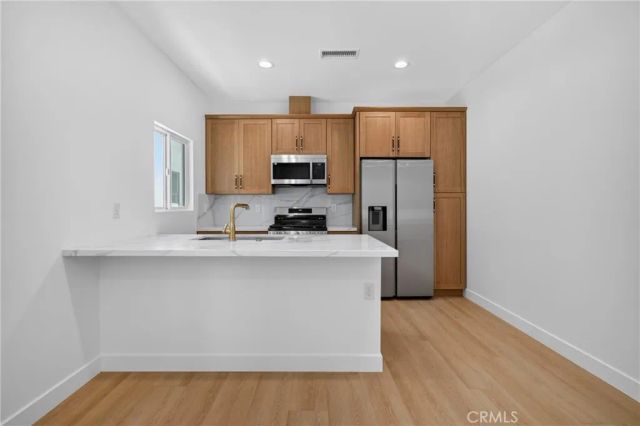 2939 10th Avenue, Los Angeles, CA 90018