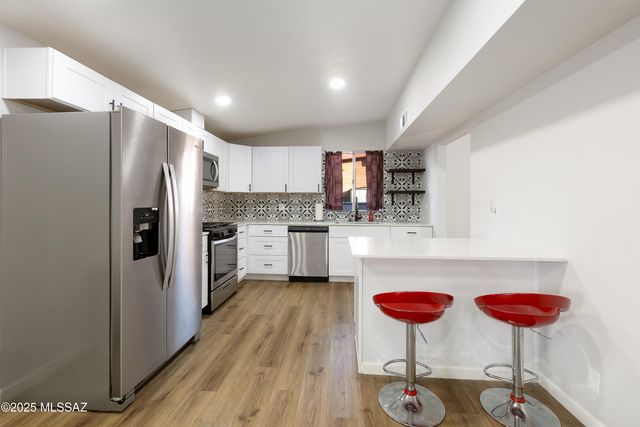 7238 E Montecito Drive, Tucson, AZ 85710