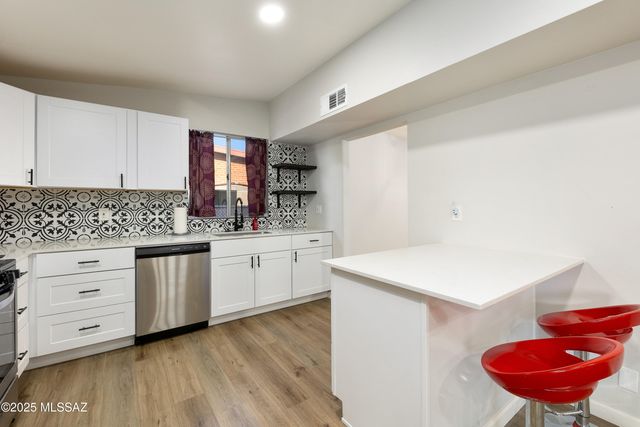 7238 E Montecito Drive, Tucson, AZ 85710