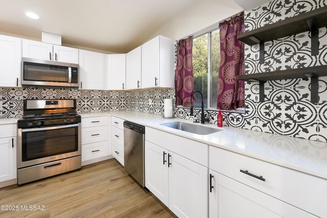 7238 E Montecito Drive, Tucson, AZ 85710