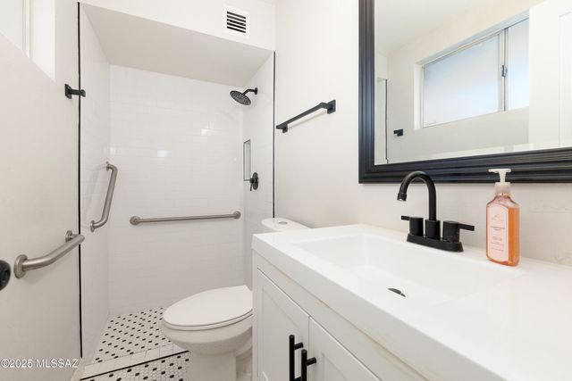 7238 E Montecito Drive, Tucson, AZ 85710