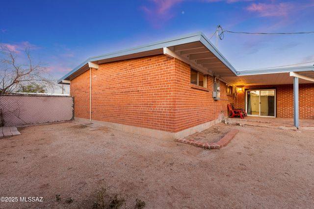 7238 E Montecito Drive, Tucson, AZ 85710