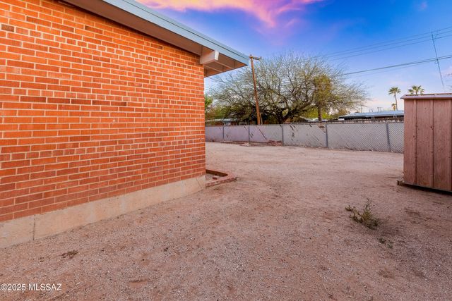 7238 E Montecito Drive, Tucson, AZ 85710