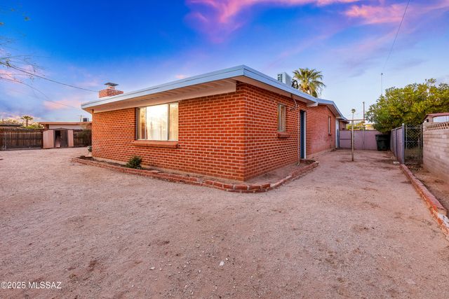 7238 E Montecito Drive, Tucson, AZ 85710