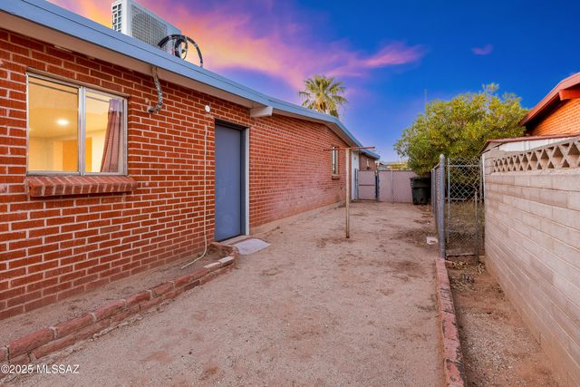 7238 E Montecito Drive, Tucson, AZ 85710