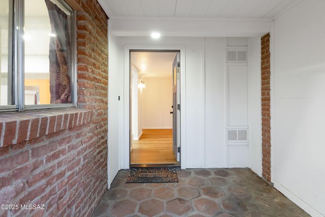 7238 E Montecito Drive, Tucson, AZ 85710