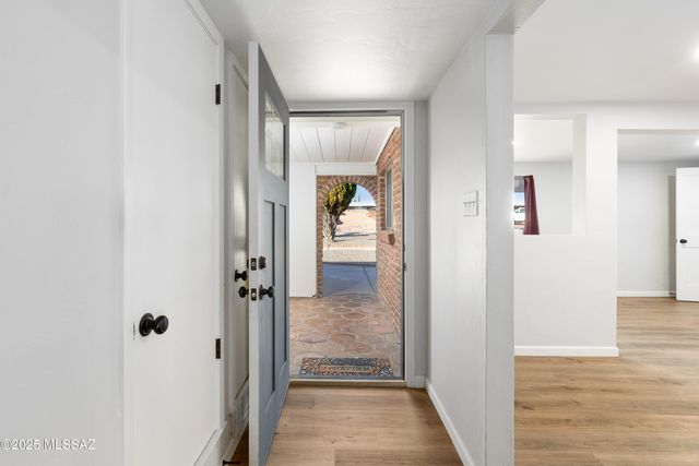 7238 E Montecito Drive, Tucson, AZ 85710