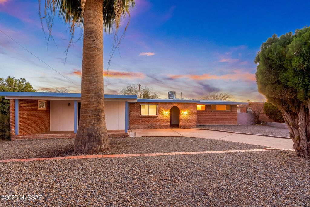 7238 E Montecito Drive, Tucson, AZ 85710