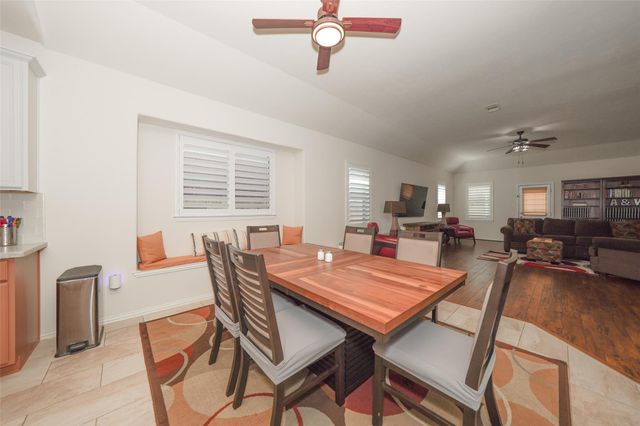 24418 Lakecrest Bend Drive, Katy, TX 77493