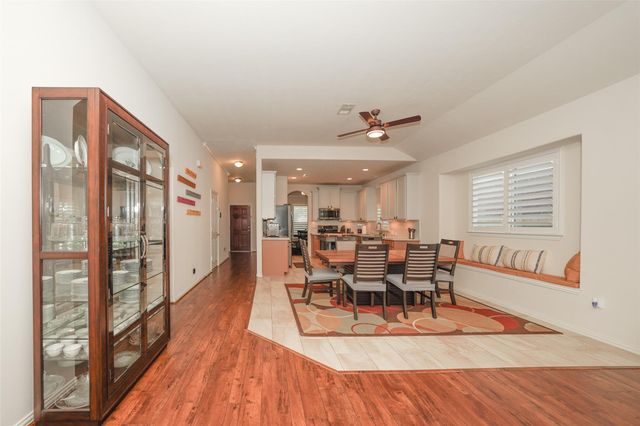 24418 Lakecrest Bend Drive, Katy, TX 77493