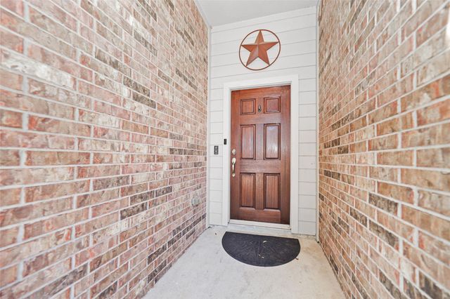 24418 Lakecrest Bend Drive, Katy, TX 77493