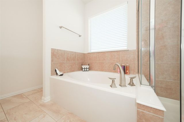 24418 Lakecrest Bend Drive, Katy, TX 77493