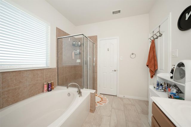 24418 Lakecrest Bend Drive, Katy, TX 77493