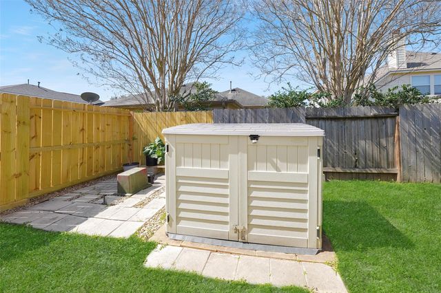 24418 Lakecrest Bend Drive, Katy, TX 77493