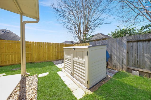 24418 Lakecrest Bend Drive, Katy, TX 77493