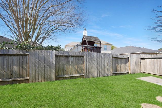 24418 Lakecrest Bend Drive, Katy, TX 77493