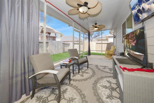 24418 Lakecrest Bend Drive, Katy, TX 77493