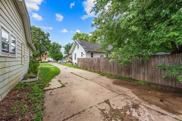 633 Slade Avenue, Elgin, IL 60120