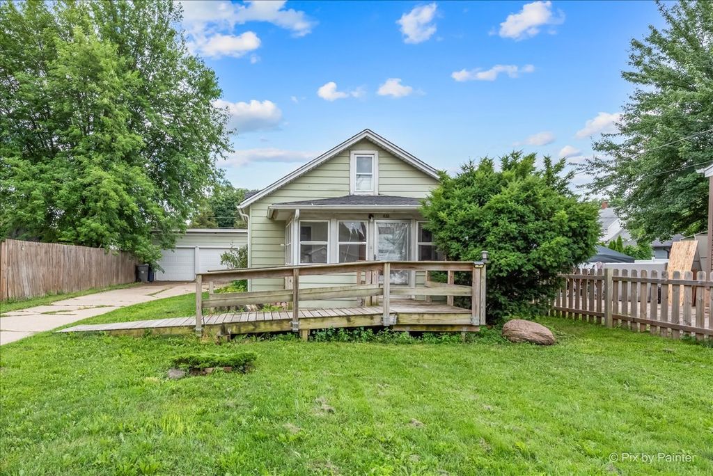 633 Slade Avenue, Elgin, IL 60120