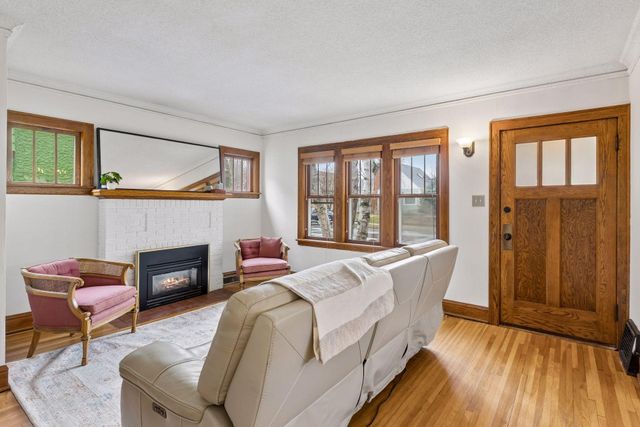 1048 Ottawa Avenue, West Saint Paul, MN 55118