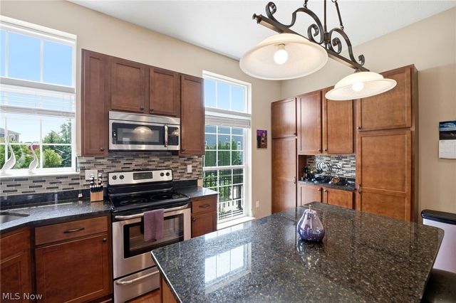 6 Grandview Drive, Rocky River, OH 44116
