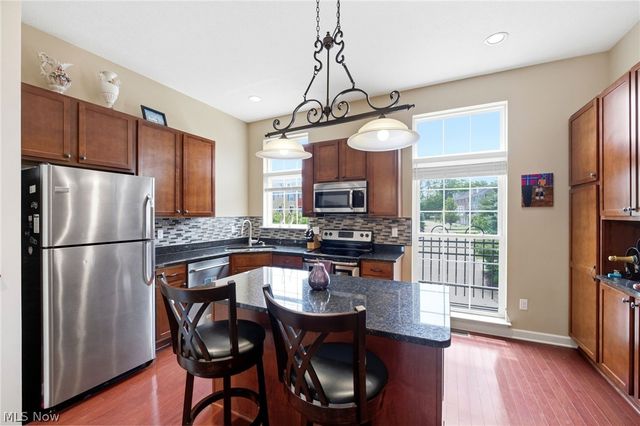6 Grandview Drive, Rocky River, OH 44116