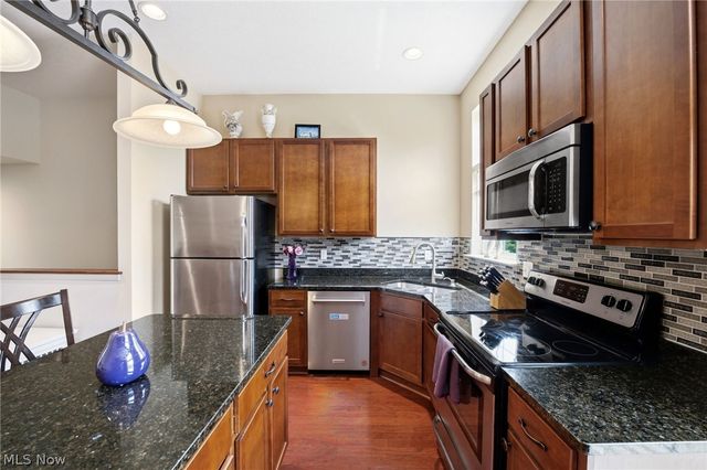 6 Grandview Drive, Rocky River, OH 44116