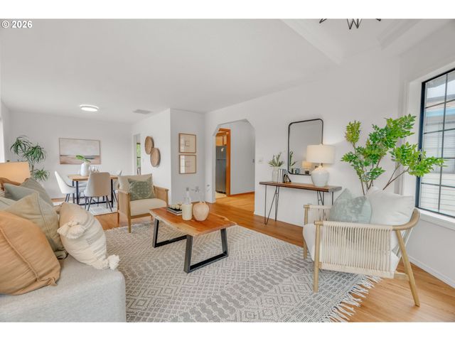 2899 Se RISLEY Ave, Milwaukie, OR 97267