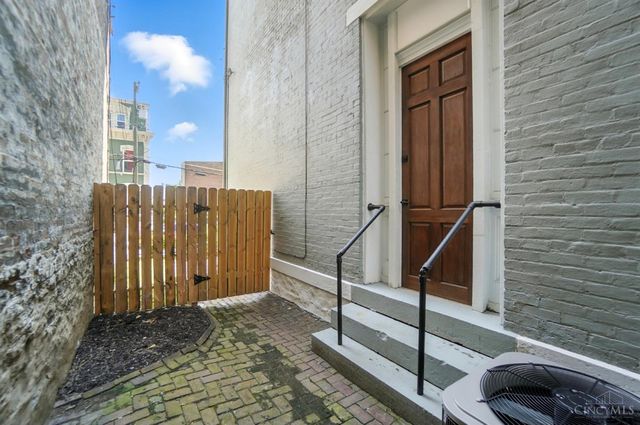 1026 Dayton Street, Cincinnati, OH 45214