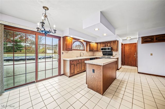 10131 Weathersfield Drive, Concord, OH 44060