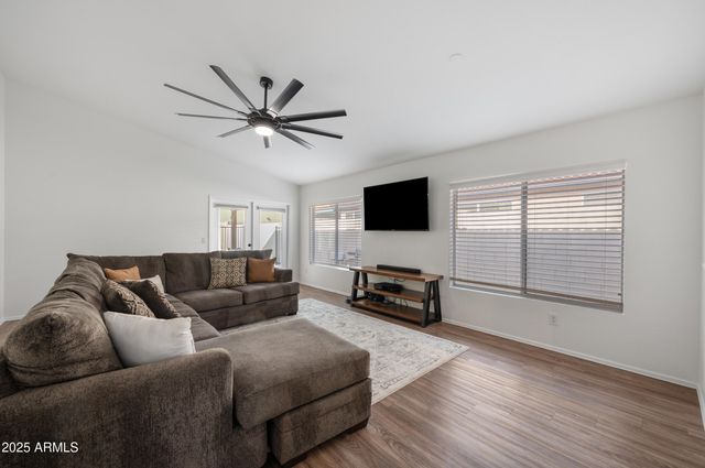 132 W JASPER Drive, Gilbert, AZ 85233