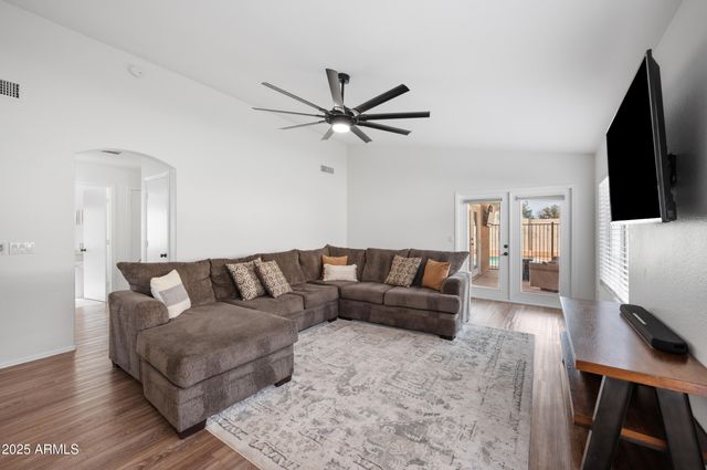 132 W JASPER Drive, Gilbert, AZ 85233