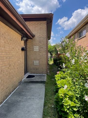 9218 Lavergne Avenue, Skokie, IL 60077
