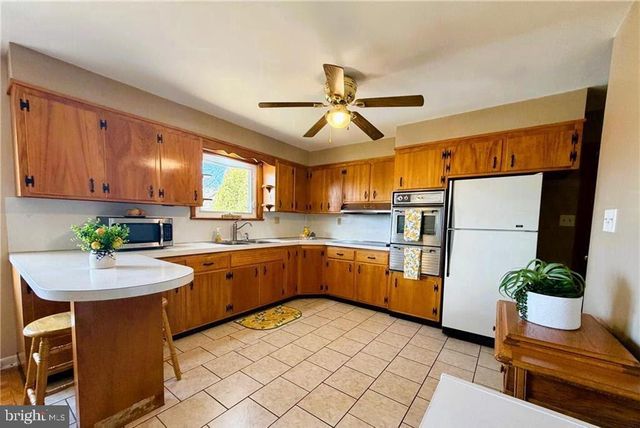 106 N 12TH ST, Lehighton, PA 18235