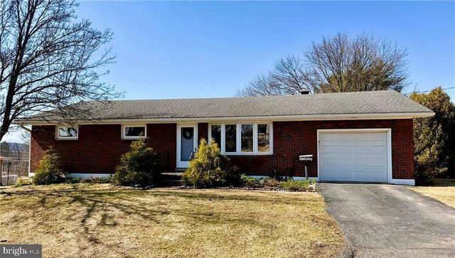 106 N 12TH ST, Lehighton, PA 18235