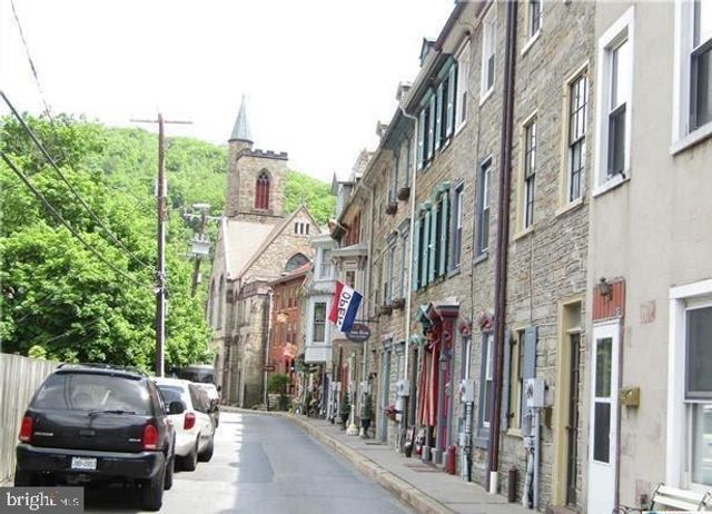 106 N 12TH ST, Lehighton, PA 18235