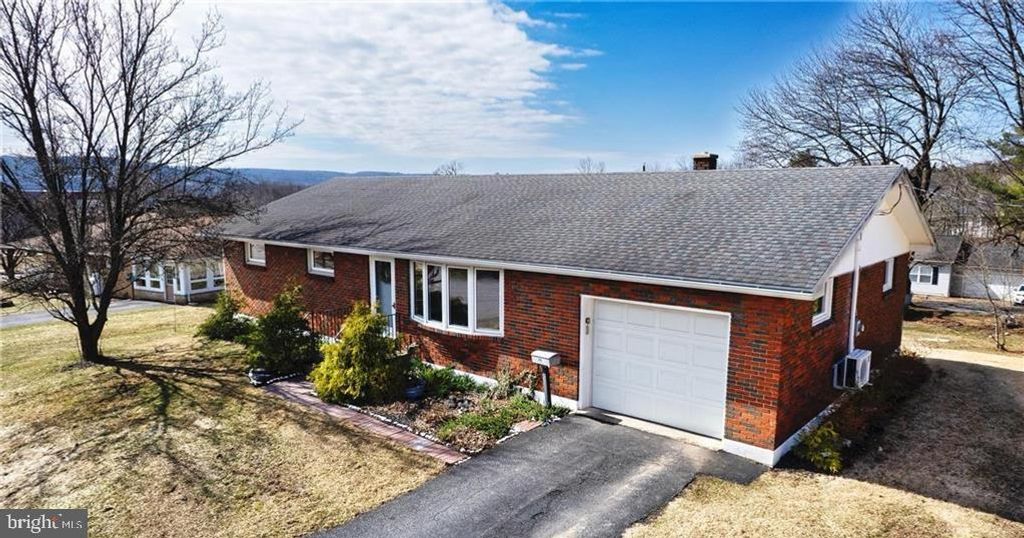 106 N 12TH ST, Lehighton, PA 18235