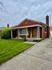 24524 Raven Avenue, Eastpointe, MI 48021