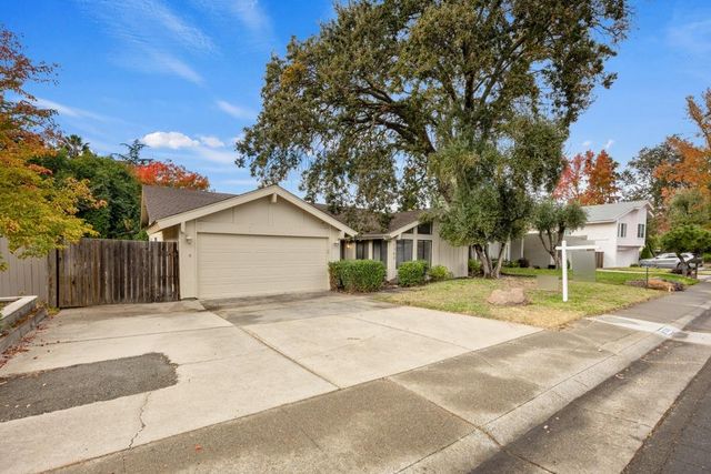 1753 Park Place Dr, Carmichael, CA 95608