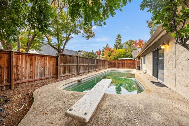 1753 Park Place Dr, Carmichael, CA 95608