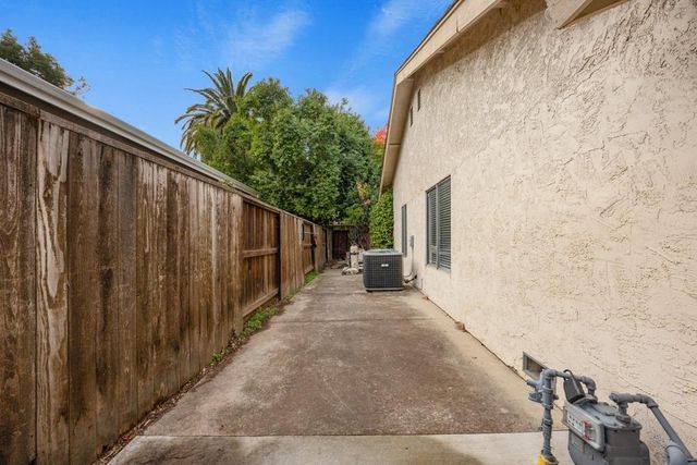 1753 Park Place Dr, Carmichael, CA 95608