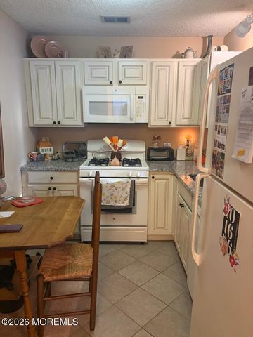 2901 Lighthouse Lane 2901, Parlin, NJ 08859